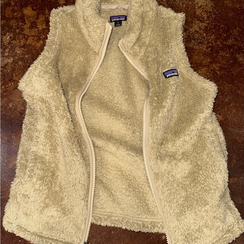 Patagonia Sherpa Fleece Vest in Beige
